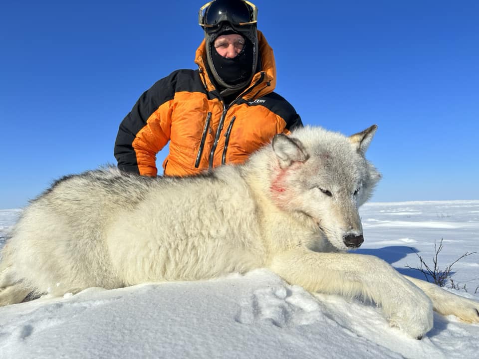 Nwt Wolves Outdoor Quest TV Hunting Adventures